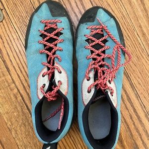 Scarpa women's approach shoes